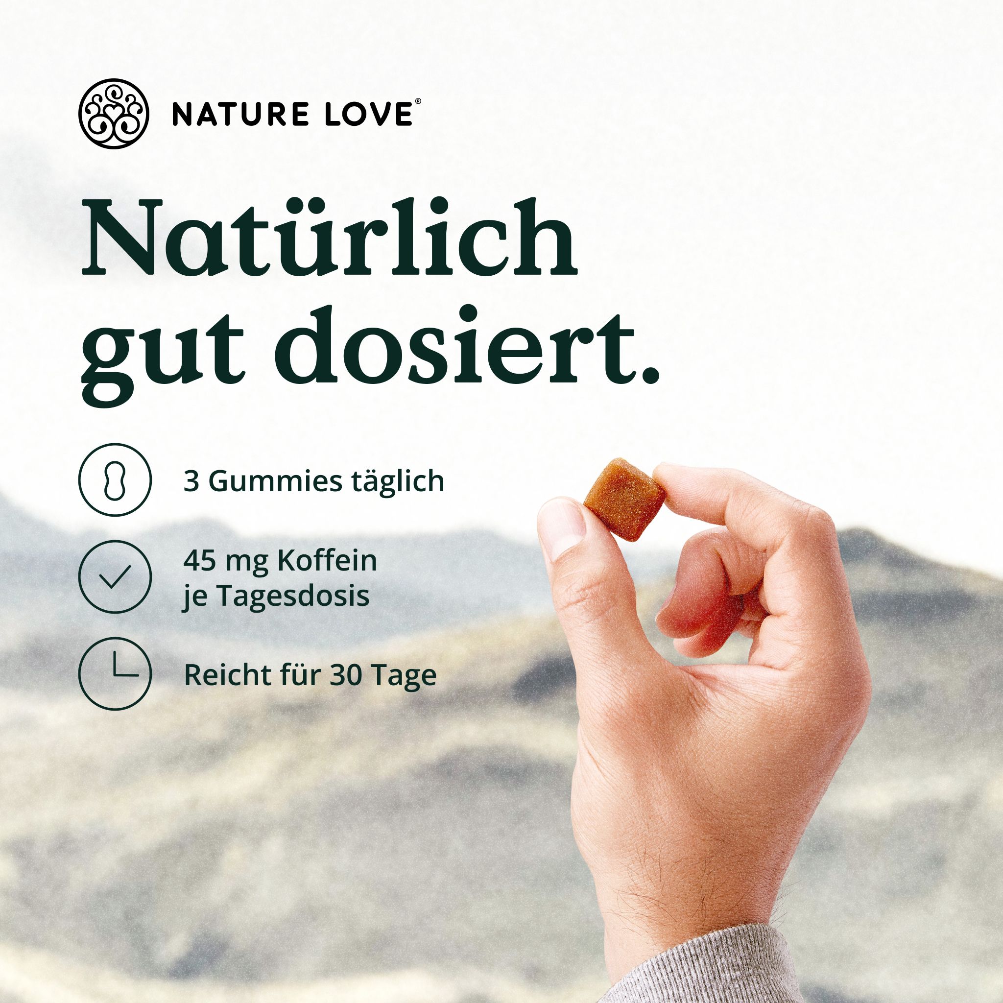 Mano che tiene una caramella gommosa. Testo: "3 caramelle gommose al giorno", "45 mg di caffeina per dose giornaliera", "Dura 30 giorni". Logo NATURE LOVE®.