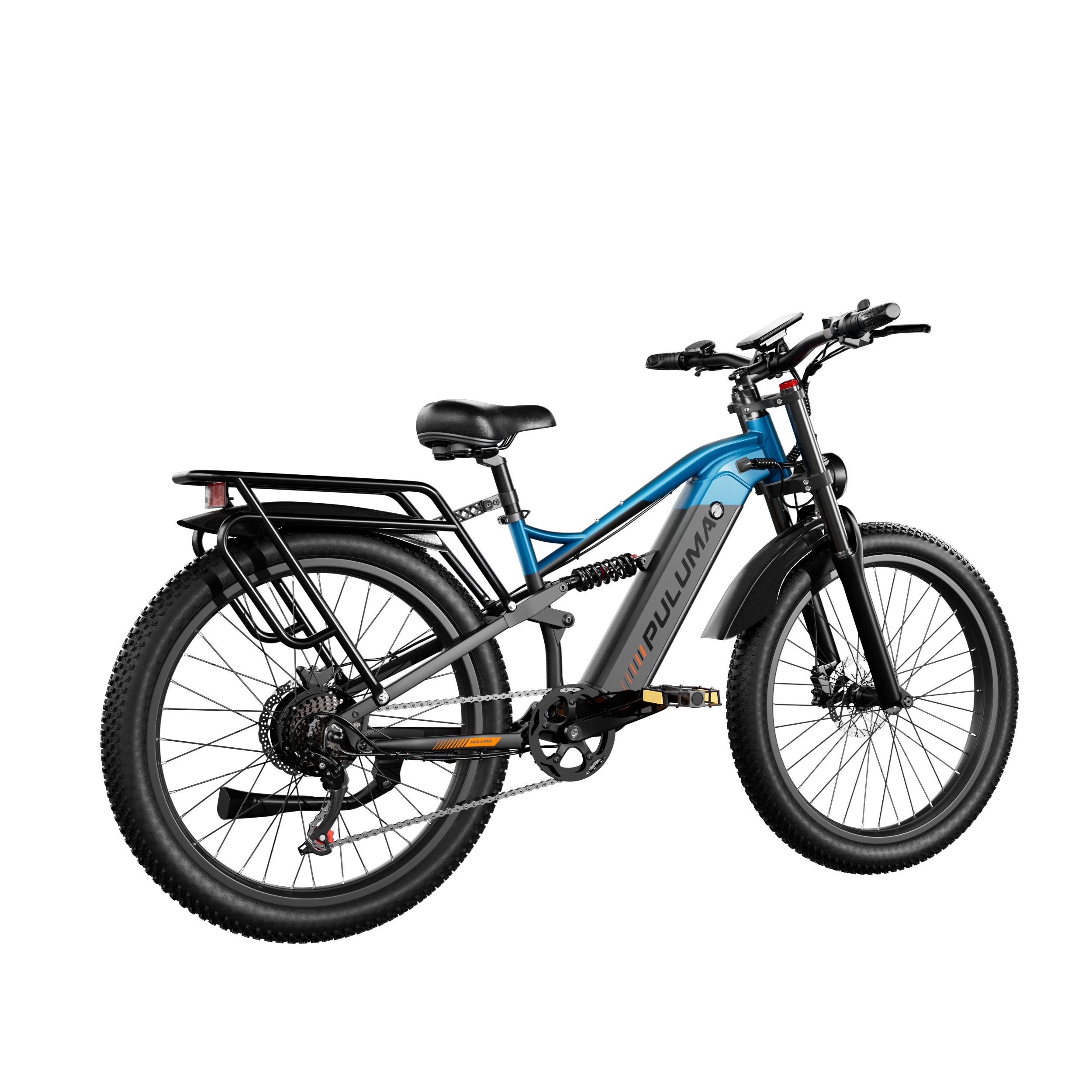 E-mountain bike blu e nero con pneumatici larghi e portapacchi. PULUMA è scritto sul telaio.