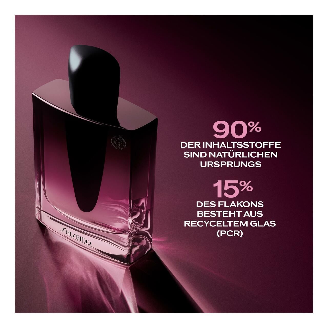 Flacone con tappo nero. Testo: 90% degli ingredienti sono di origine naturale. Il 15% del flacone è in vetro riciclato (PCR).