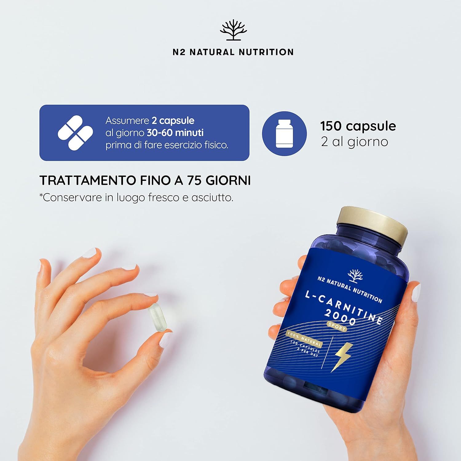Mani che tengono capsula e flacone. Flacone: L-Carnitine 2000. 150 capsule. 2 al giorno. Uso: prima dell'allenamento.