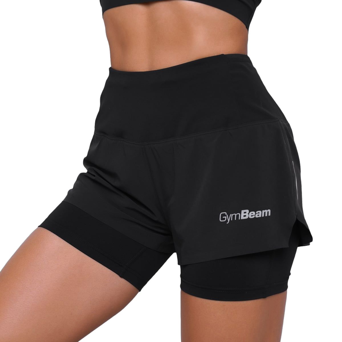 Vista ravvicinata dei pantaloncini neri 2-in-1 da donna con logo laterale.