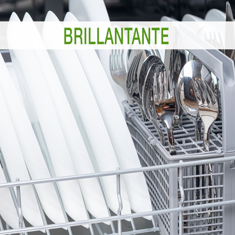 Lavastoviglie con stoviglie. Testo: BRILLANTANTE.