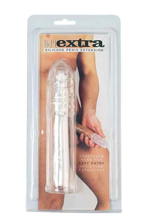 Confezione con estensione del pene in silicone. Nome prodotto: lidl extra. Prodotto trasparente, uomo sullo sfondo.