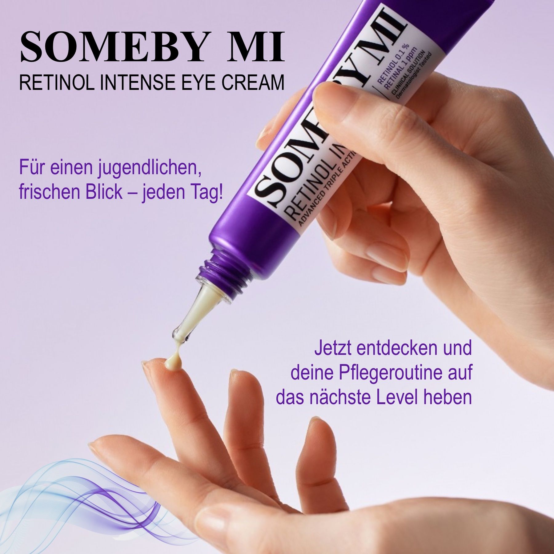 Mano che tiene il tubo. Crema applicata sul dito. Testo: Some By Mi.