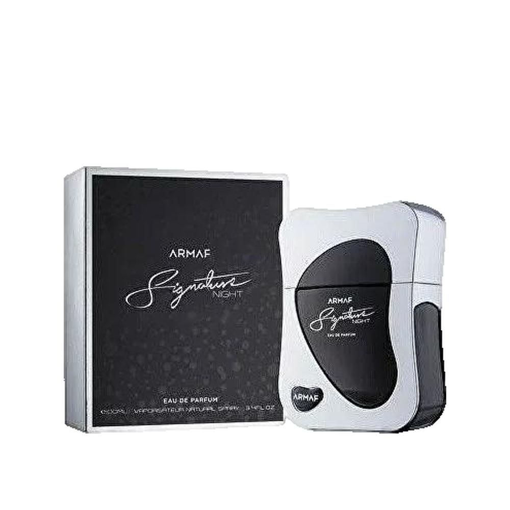 Flacone di profumo e confezione. Flacone bianco-nero, rettangolare, arrotondato. Confezione bianco-nera, scritta.