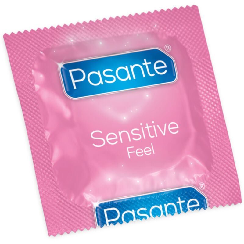 Confezione singola di un preservativo Pasante Sensitive Feel. Rosa con scritte blu.