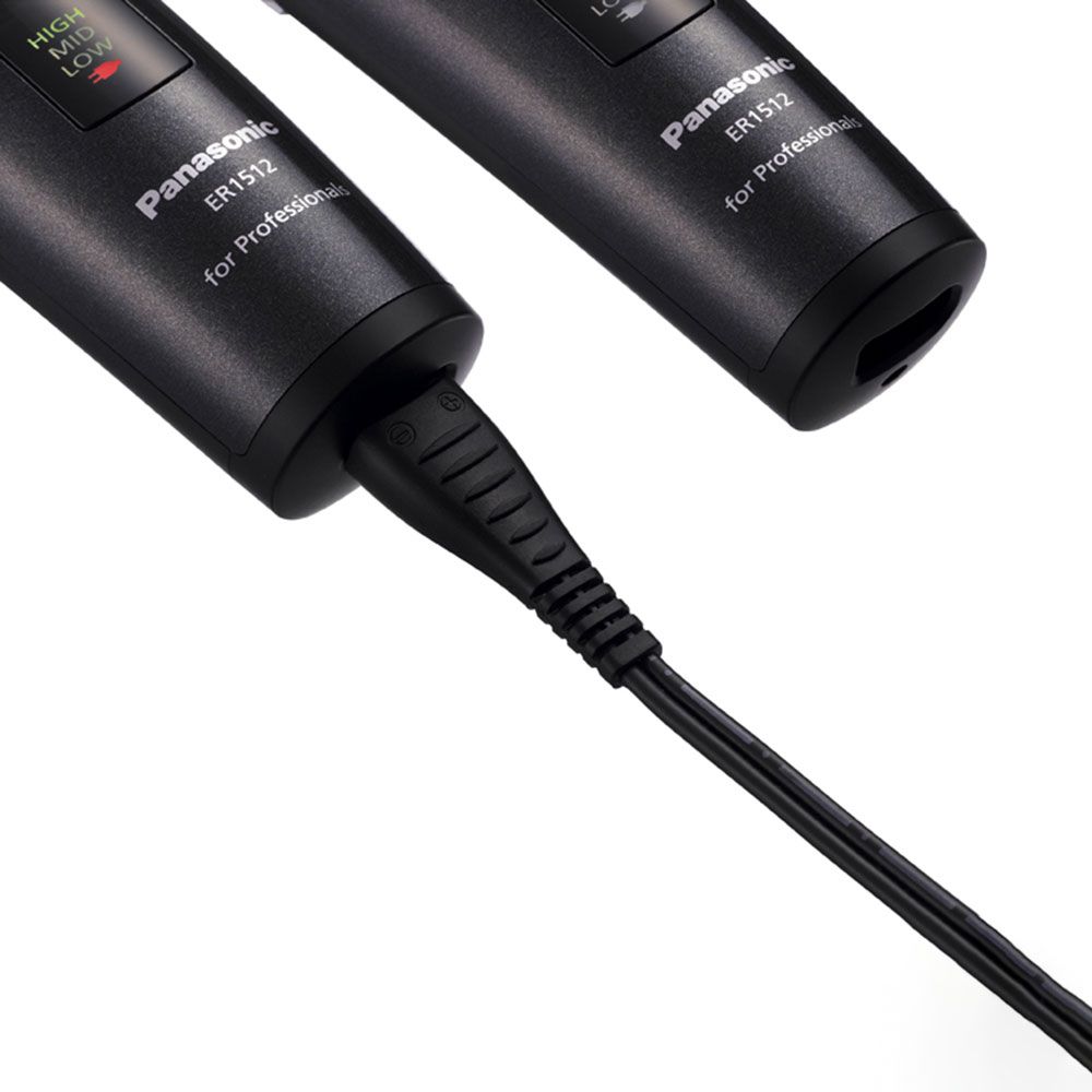 Due tosatrici con cavo di ricarica. Marca: Panasonic ER1512.
