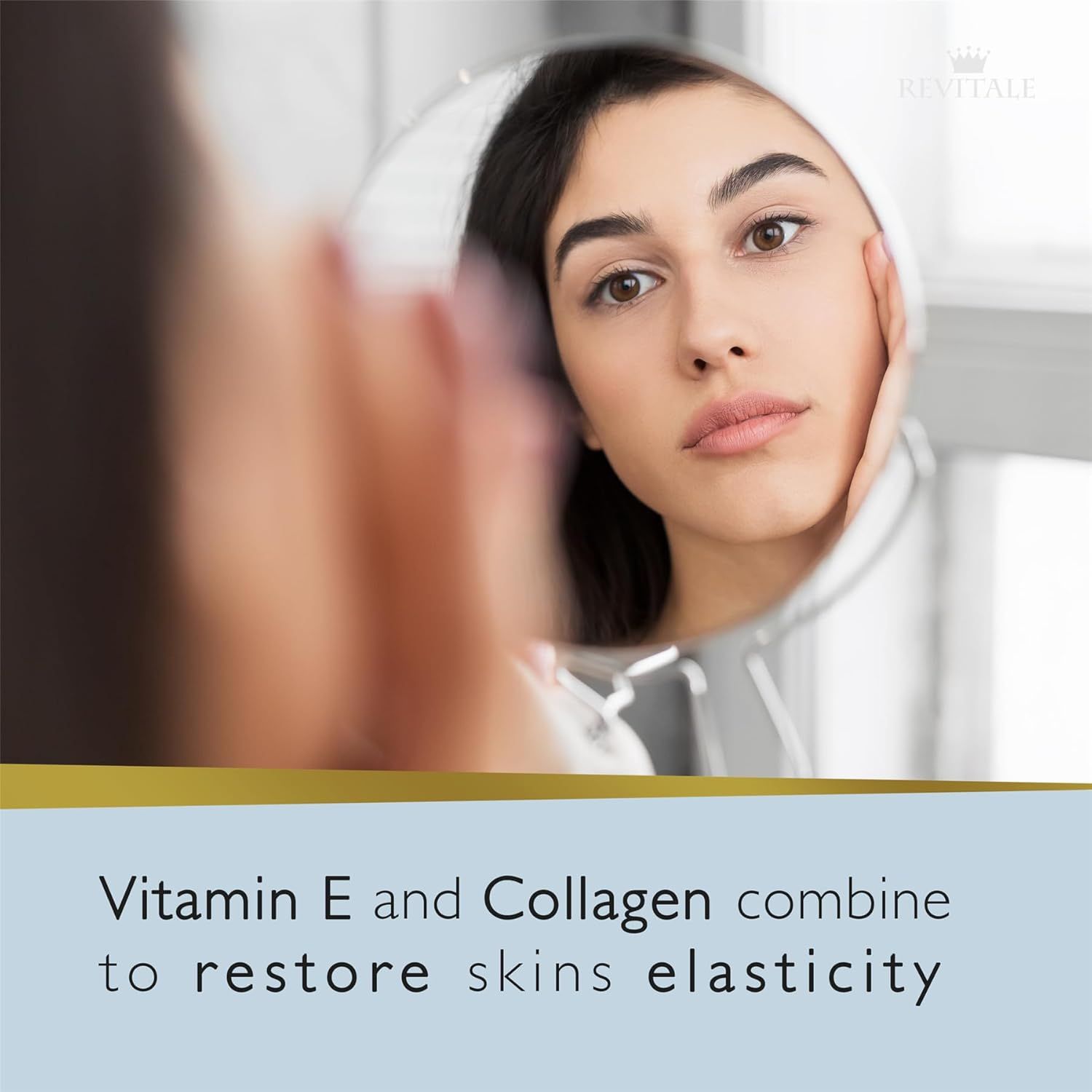 Donna allo specchio, tocca il viso. Logo Revitale in alto a destra. Testo: Vitamina E e collagene per l'elasticità della pelle.