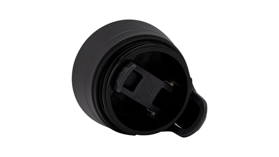 Primo piano del coperchio nero di una tazza termica CONTIGO Pinnacle Autoseal. Interno con meccanismo visibile.