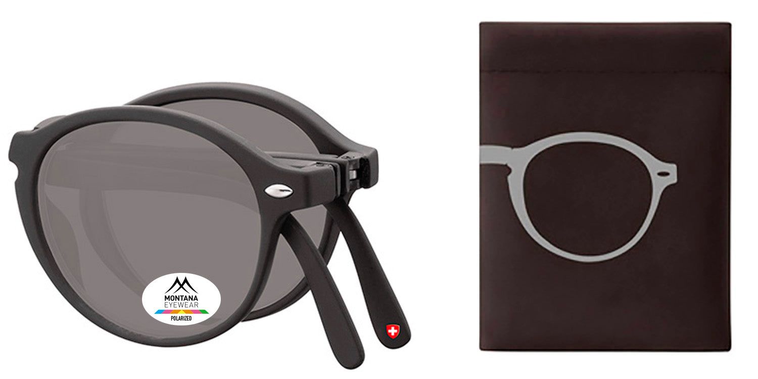 Occhiali da sole pieghevoli Montana Eyewear. Lenti rotonde grigie, montatura nera. Logo e adesivo Polarized. Custodia accanto.