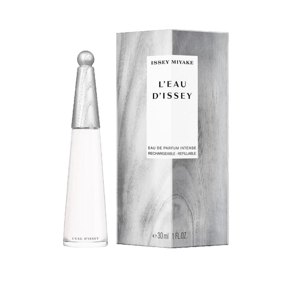 Flacone di profumo e confezione. Flacone conico, bianco. Confezione grigia con testo: ISSEY MIYAKE, L'EAU D'ISSEY.