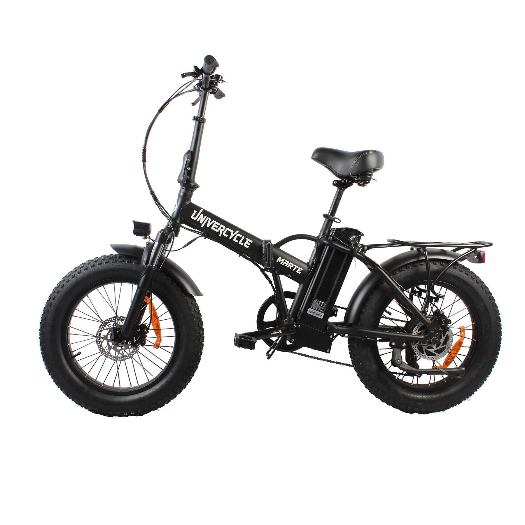 Bicicletta elettrica nera con pneumatici larghi. Marchio Univercycle, scritta Marte. Portapacchi, sella, batteria.