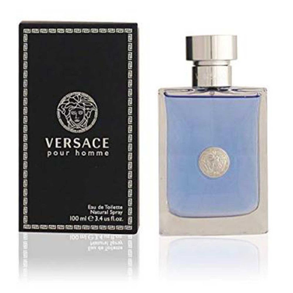 Versace Pour Homme Eau de Toilette Spray. Scatola nera e flacone blu. Logo e scritta Versace.