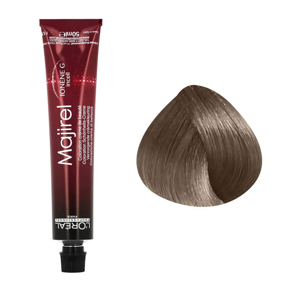 Tubo di colorazione per capelli e ciocca di capelli. Tubo con scritta "Majirel" e "L'Oréal". Ciocca marrone.