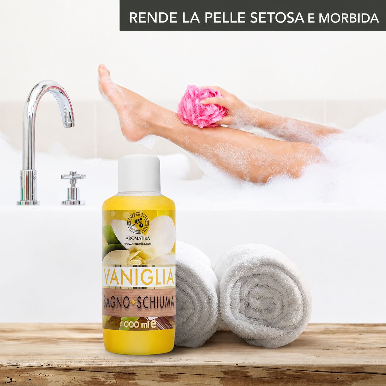 Donna con schiuma sul viso, accanto a un flacone di bagnoschiuma alla Vaniglia AROMATIKA.