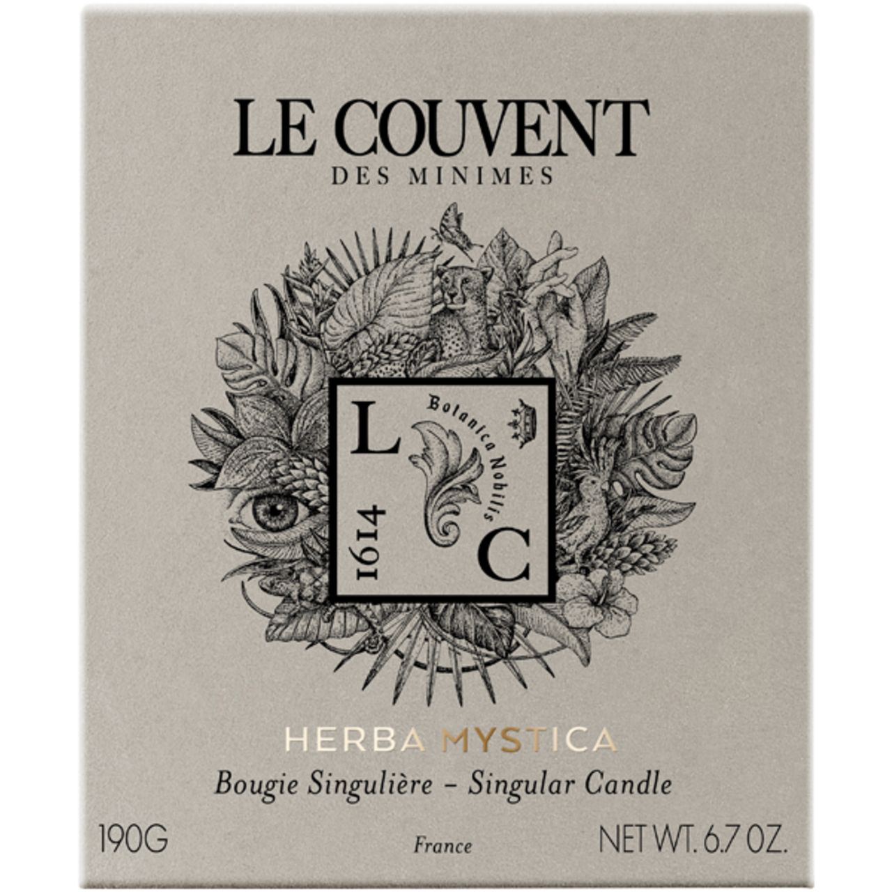 Confezione in cartone con logo, elementi floreali e scritta Herba Mystica. Testo: Bougie Singulière - Singular Candle.