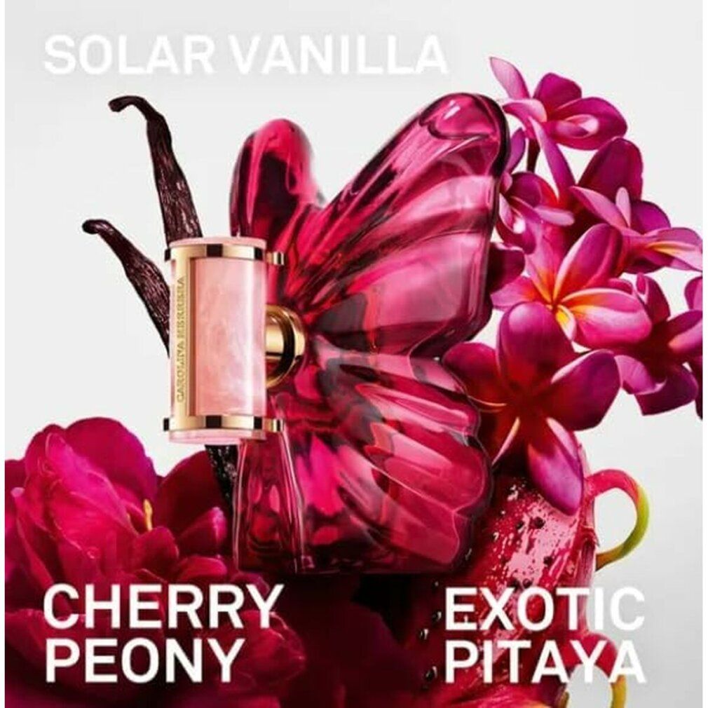 Flacone rosa con dettagli dorati e design ad ali di farfalla. Scritta: Carolina Herrera. Circondato da fiori.