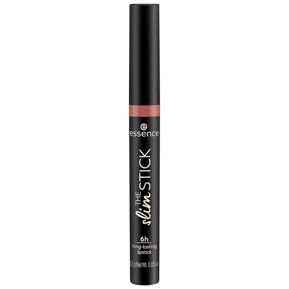 Rossetto Essence The Slim Stick. Astuccio nero, punta rosa. Nome del prodotto e logo stampati. 6h a lunga durata.