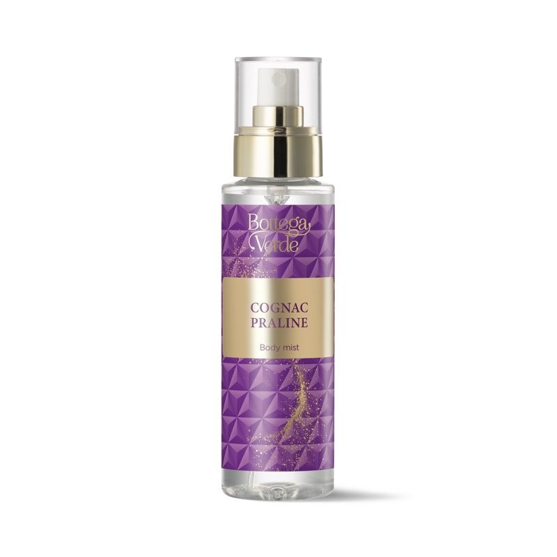 Flacone di body mist. Vetro trasparente con motivo a diamante viola. Erogatore dorato. Testo: Bottega Verde, Cognac Praline.
