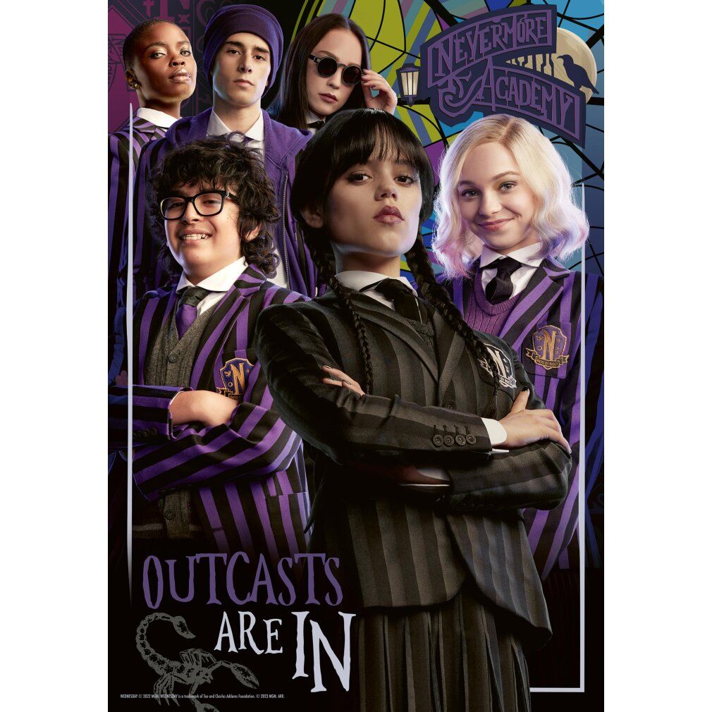 Poster con personaggi. Testo: Outcasts Are In. Logo: Nevermore Academy. Persone in uniforme scolastica.