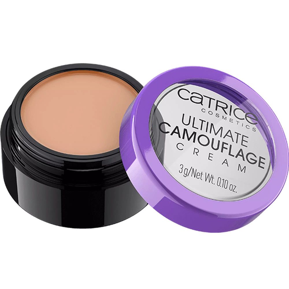 Crema correttiva in un vasetto nero con coperchio viola. Sul coperchio è scritto "Catrice Ultimate Camouflage Cream".