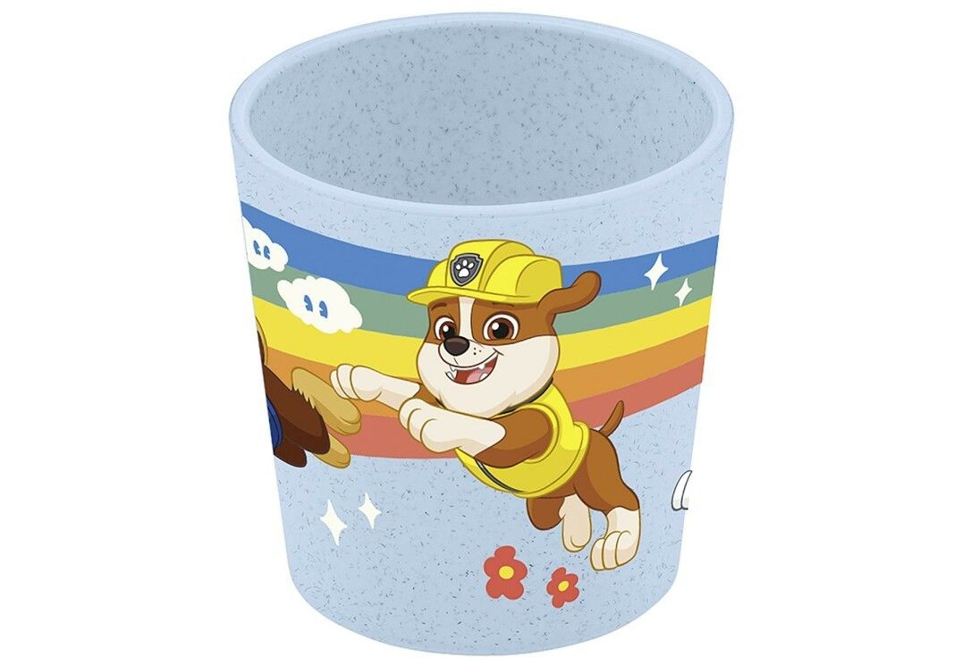 Tazza blu chiaro con motivo Paw Patrol. Raffigura il personaggio 'Rubble' davanti a un arcobaleno. Senza manico.