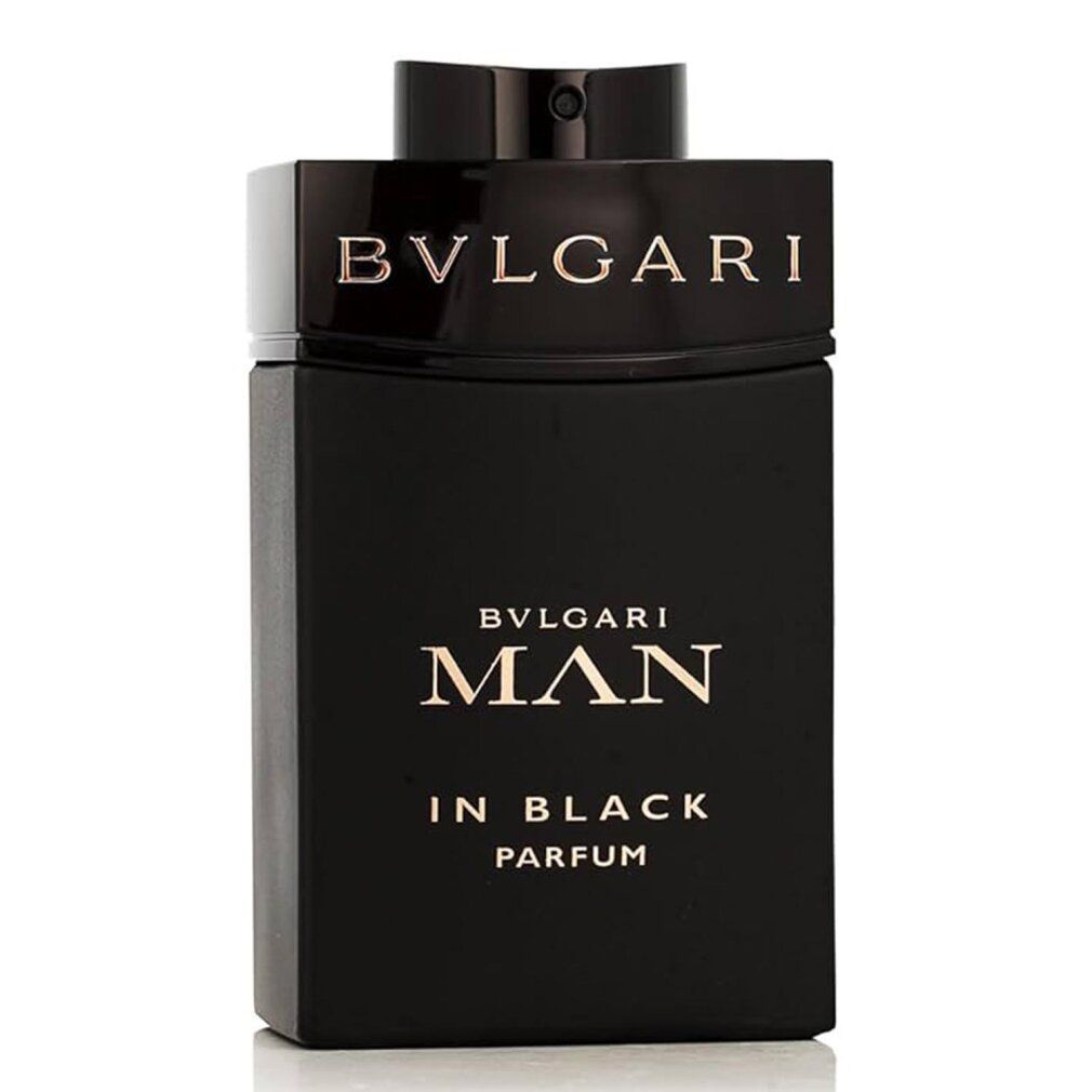 Flacone in vetro nero con scritta argentata: BVLGARI MAN IN BLACK PARFUM.
