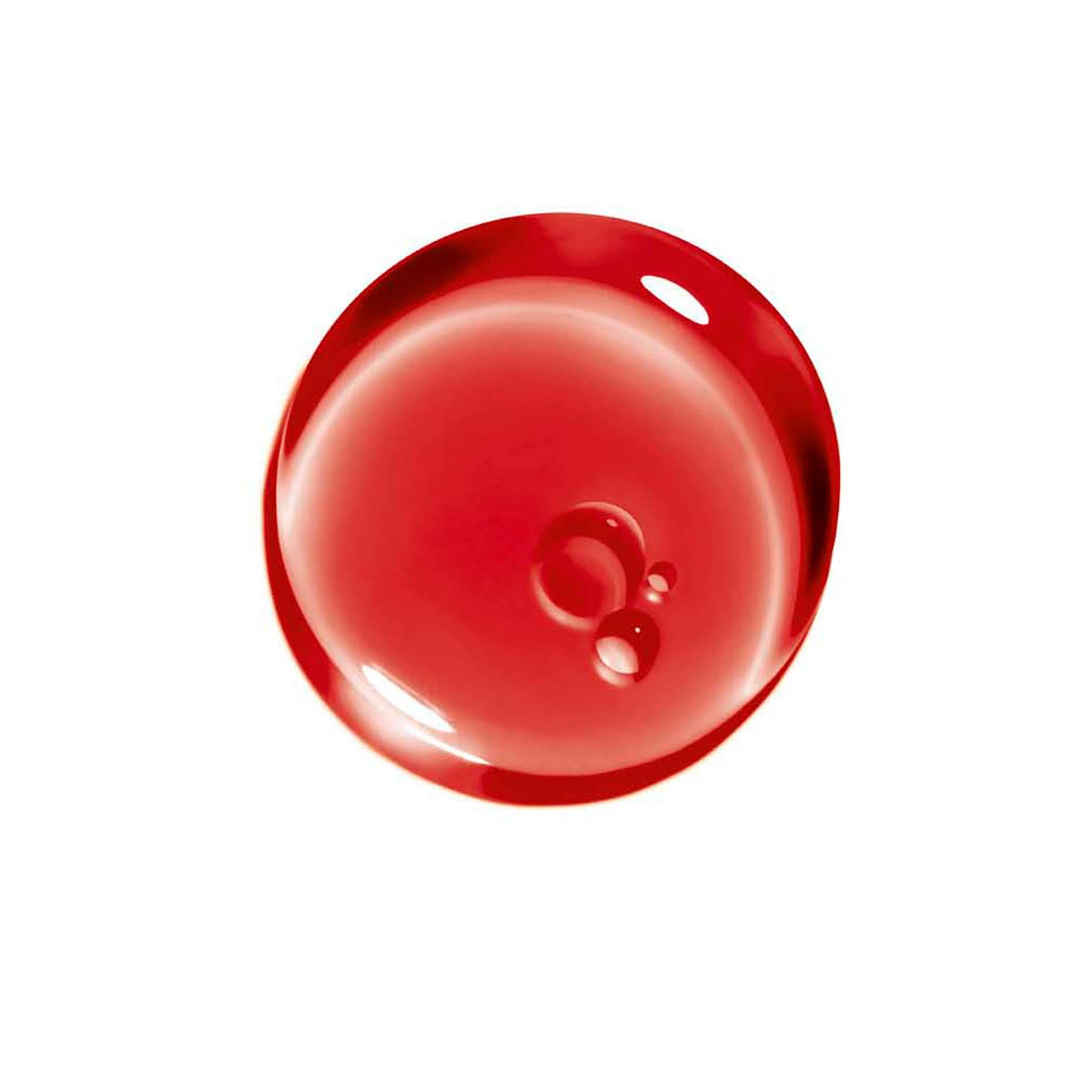 Goccia rossa rotonda con piccole bolle, su sfondo bianco.