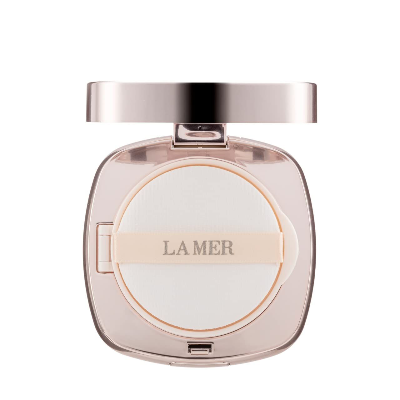 Contenitore compatto per trucco con spugna e logo. Forma quadrata con angoli arrotondati. Marchio: La Mer.