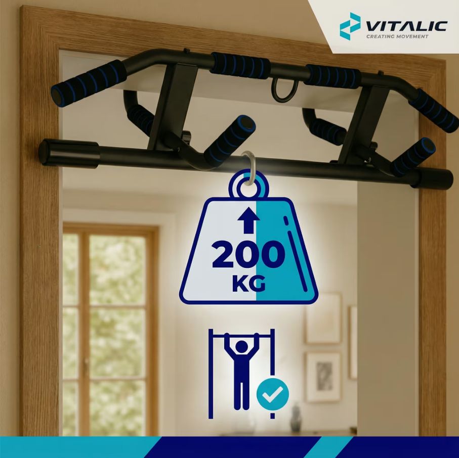 Barra per trazioni per telaio porta. Carico massimo 200 kg. Struttura in metallo nero con maniglie blu. Logo VITALIC.