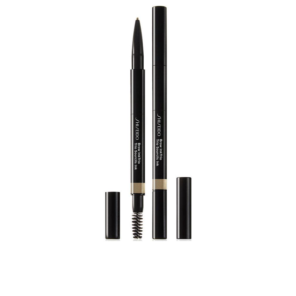 Matita per sopracciglia nera con spazzola e applicatore. Scritta: SHISEIDO. Prodotto: Brow Ink Trio.