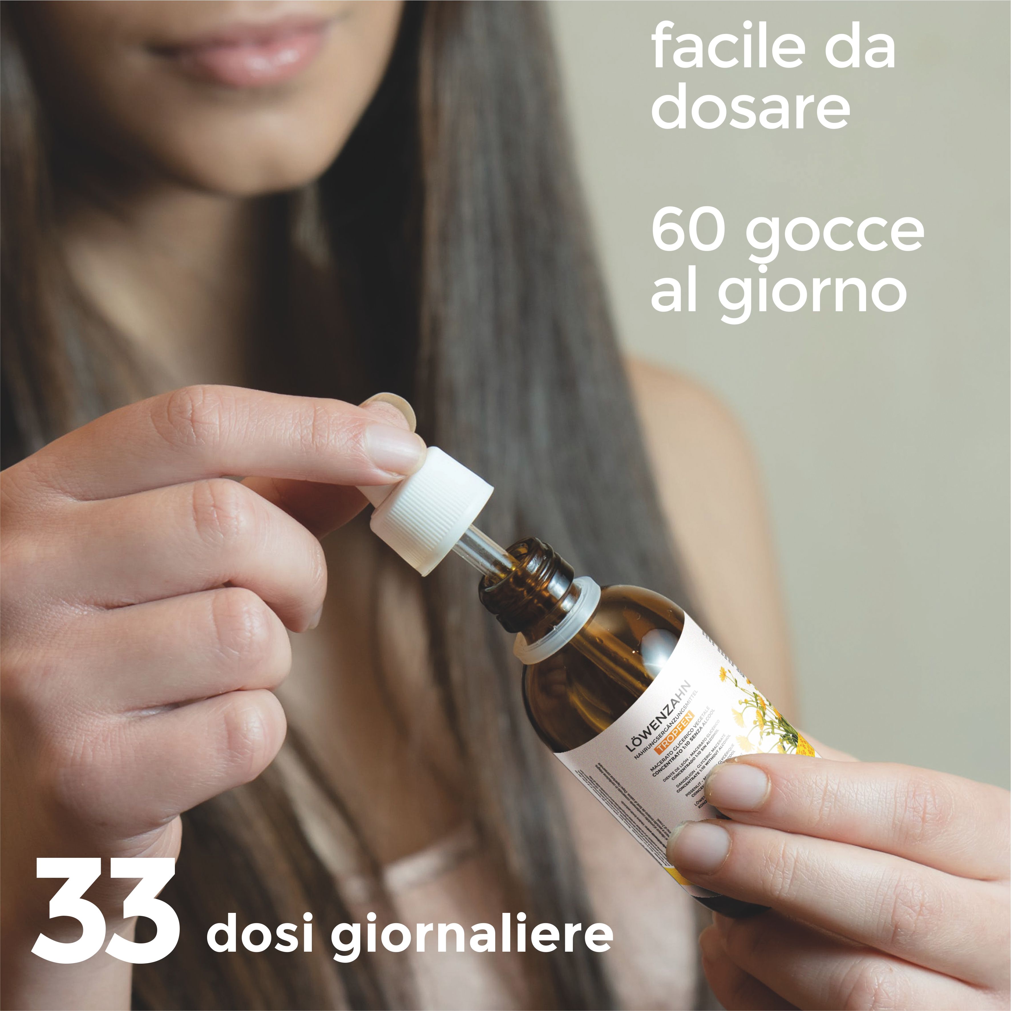 Donna che tiene una bottiglia con contagocce. Testo: Facile da dosare, 60 gocce al giorno, 33 dosi giornaliere.