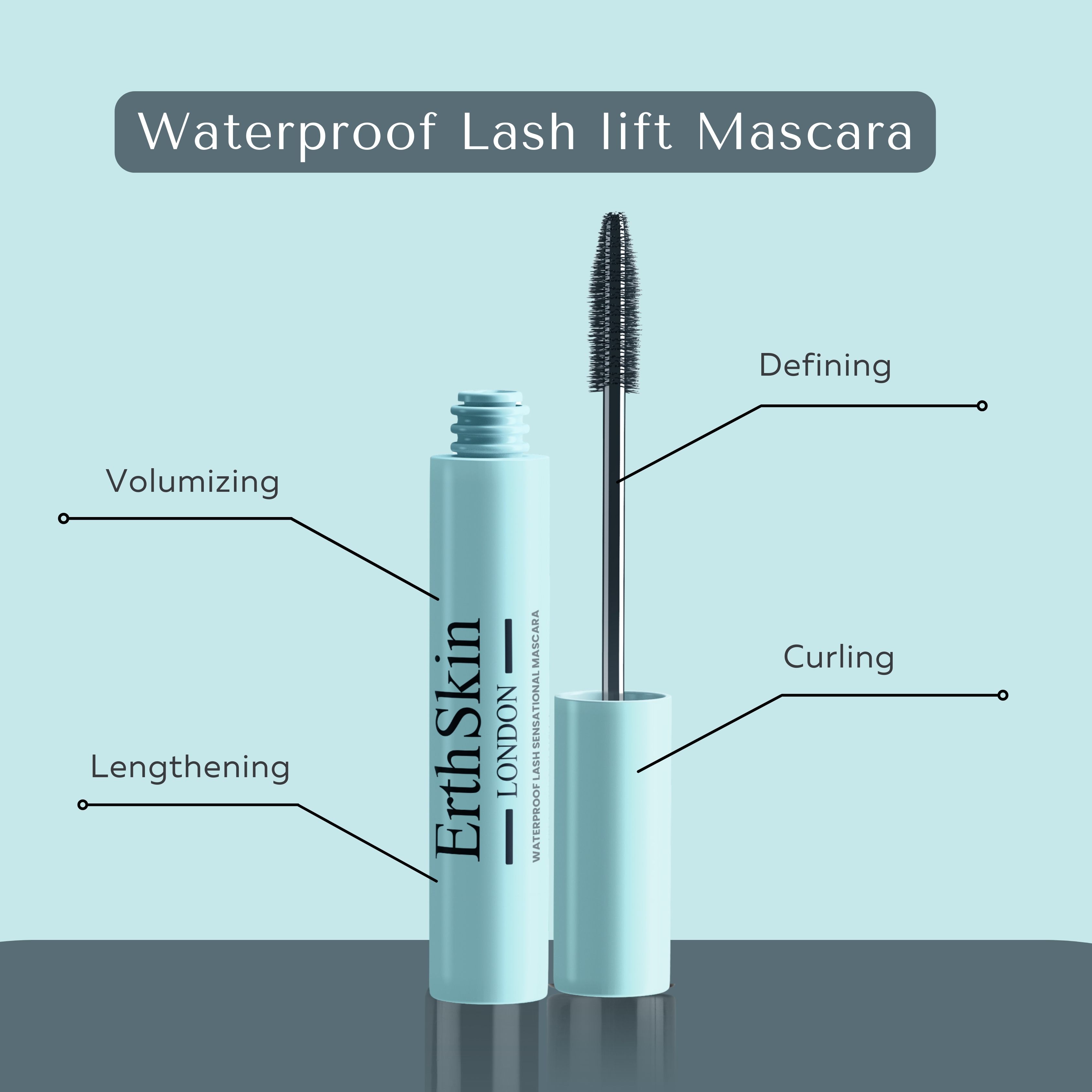 Tubo mascara azzurro chiaro con spazzola aperta. Testo: Waterproof Lash lift Mascara. Caratteristiche: volume, lunghezza, definizione, curvatura.