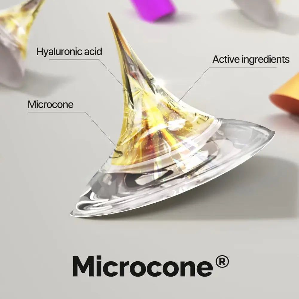 Primo piano di un modello Microcone. Etichette: Acido ialuronico, Ingredienti attivi, Microcone. Sfondo sfocato.