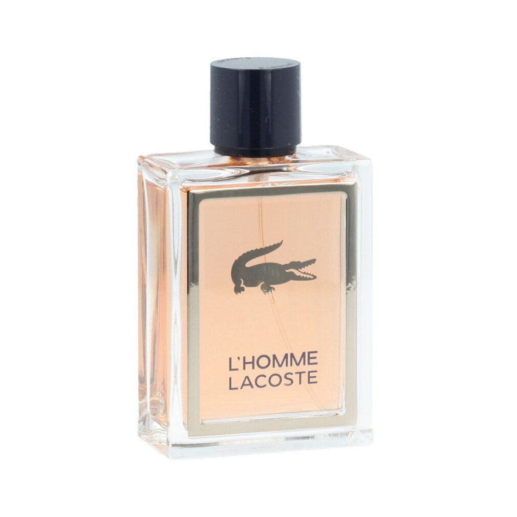 Flacone rettangolare con liquido ambrato. Logo coccodrillo. Testo: L'HOMME LACOSTE. Tappo nero.