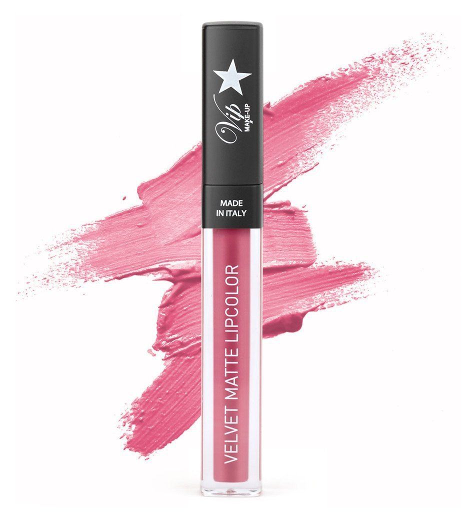 Un rossetto liquido rosa con applicatore nero. Stampato "Velvet Matte Lipcolor" e "Made in Italy".