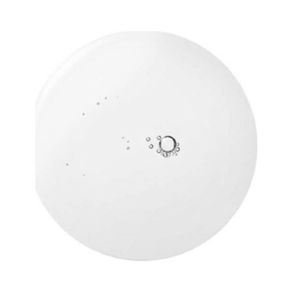 Liquido trasparente circolare con piccole bolle. Alcune bolle formano un piccolo cerchio.