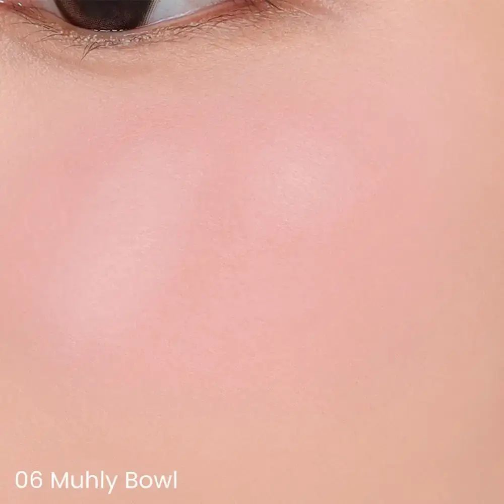 Parte di pelle con fard. Tonalità 06 Muhly Bowl. Tonalità rosa. Testo in basso.
