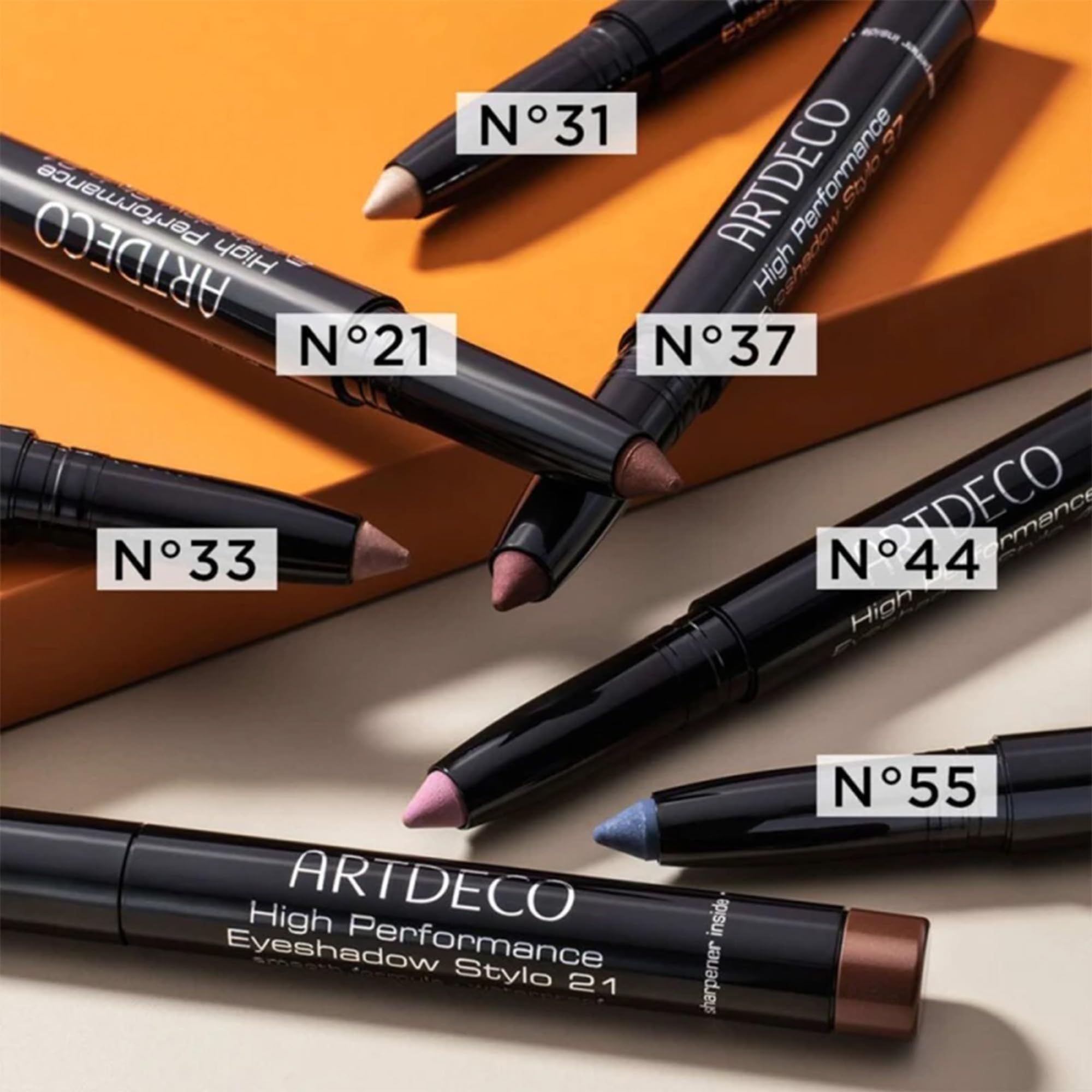 ARTDECO High Performance Eyeshadow Stylo, matita ombretto con temperino e applicatore integrati.