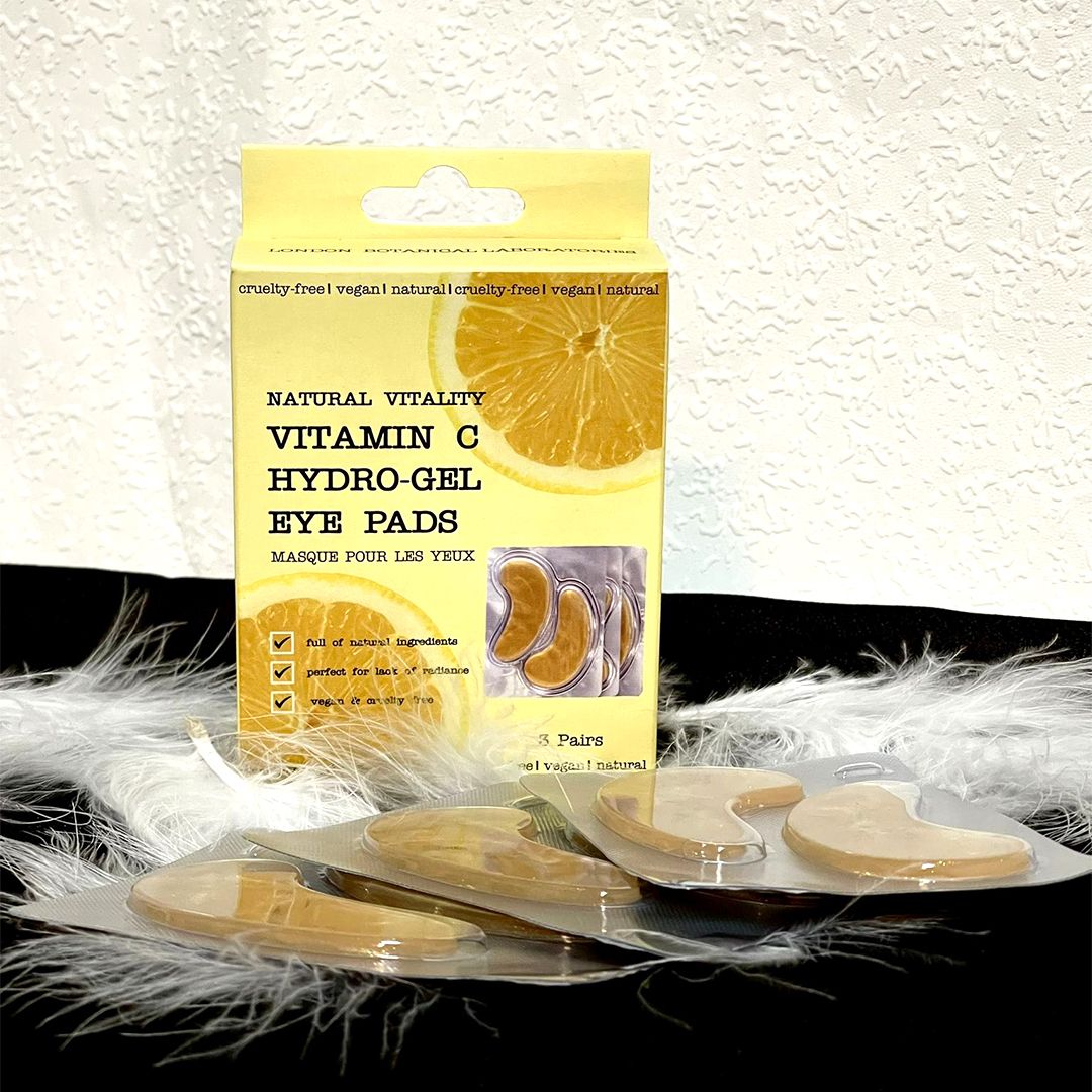 Confezione di eye pads. Scritta: London Botanical Laboratories, Vitamin C Hydro-Gel Eye Pads. 3 paia.