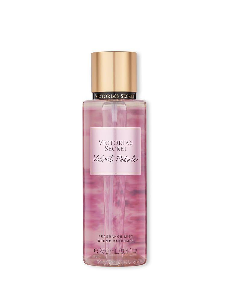 Spray per il corpo con tappo dorato. Scritta: Victoria's Secret Velvet Petals. 250 ml.