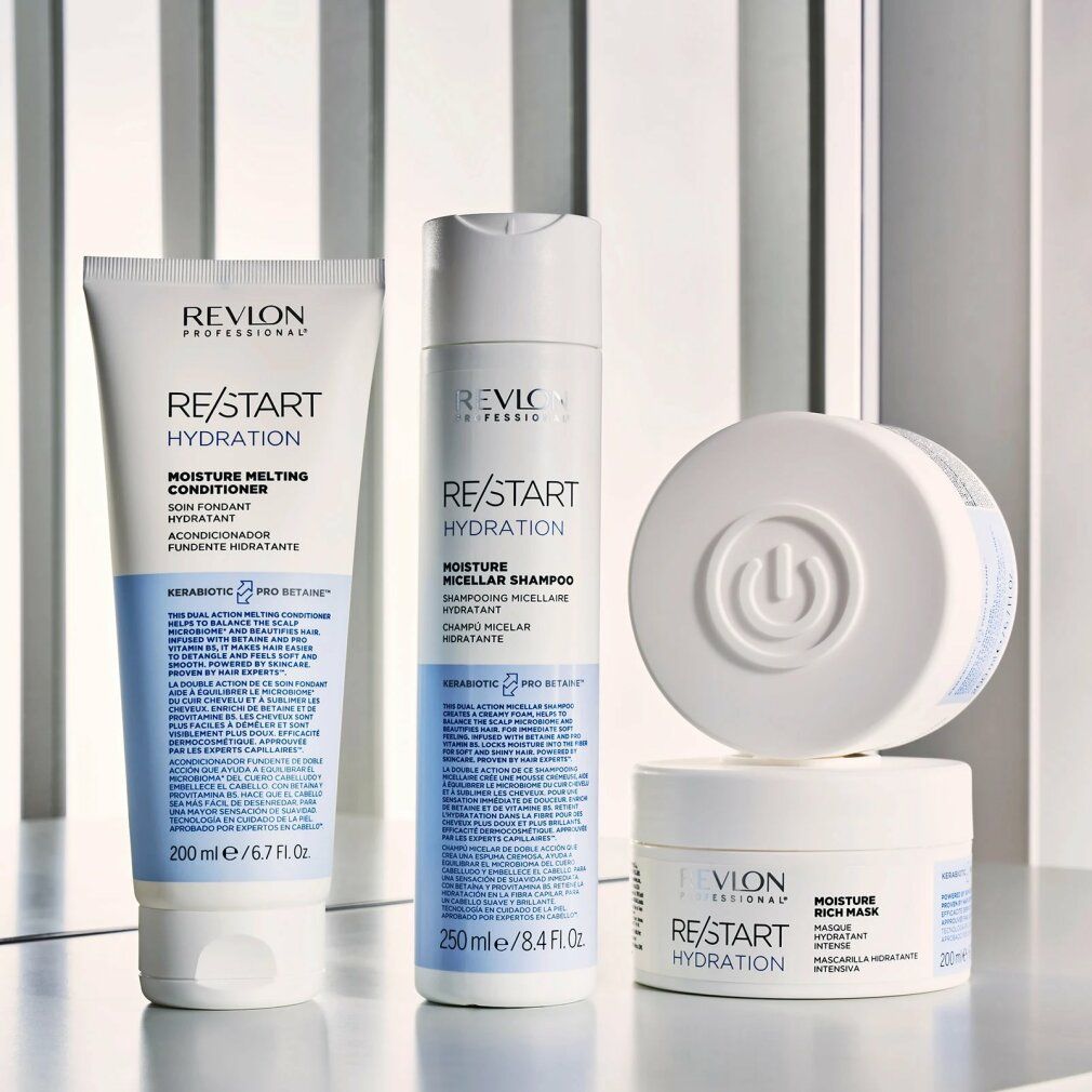 Gruppo prodotti Revlon Re-Start Hydration. Contiene balsamo, shampoo e crema. Confezione bianca.
