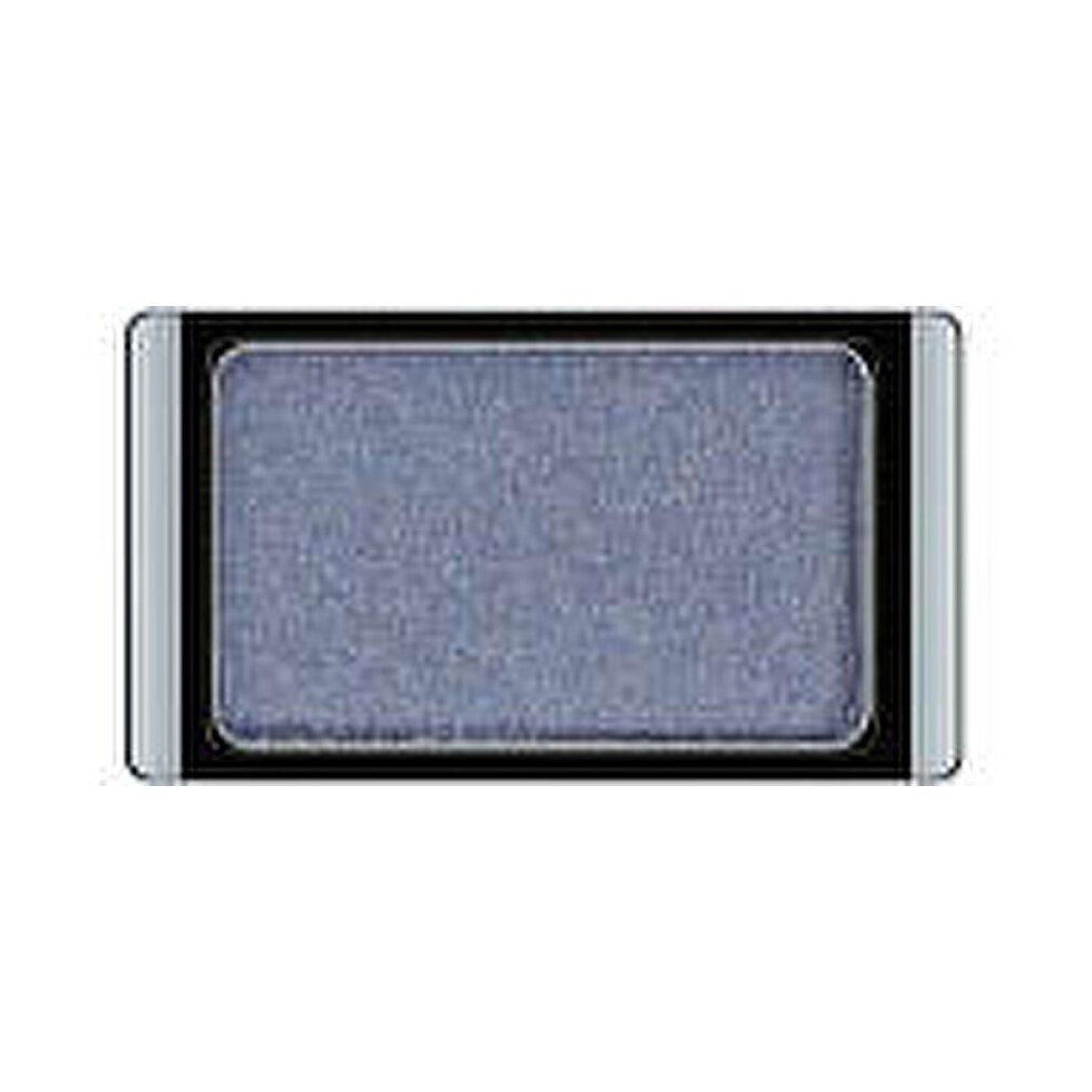 Ombretto blu in confezione compatta rettangolare nera e argento.