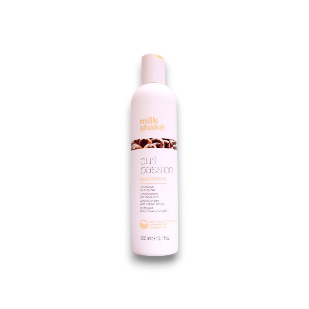 Flacone di balsamo. Scritta: Milk_shake, Curl Passion Conditioner. 300ml. Per capelli ricci.