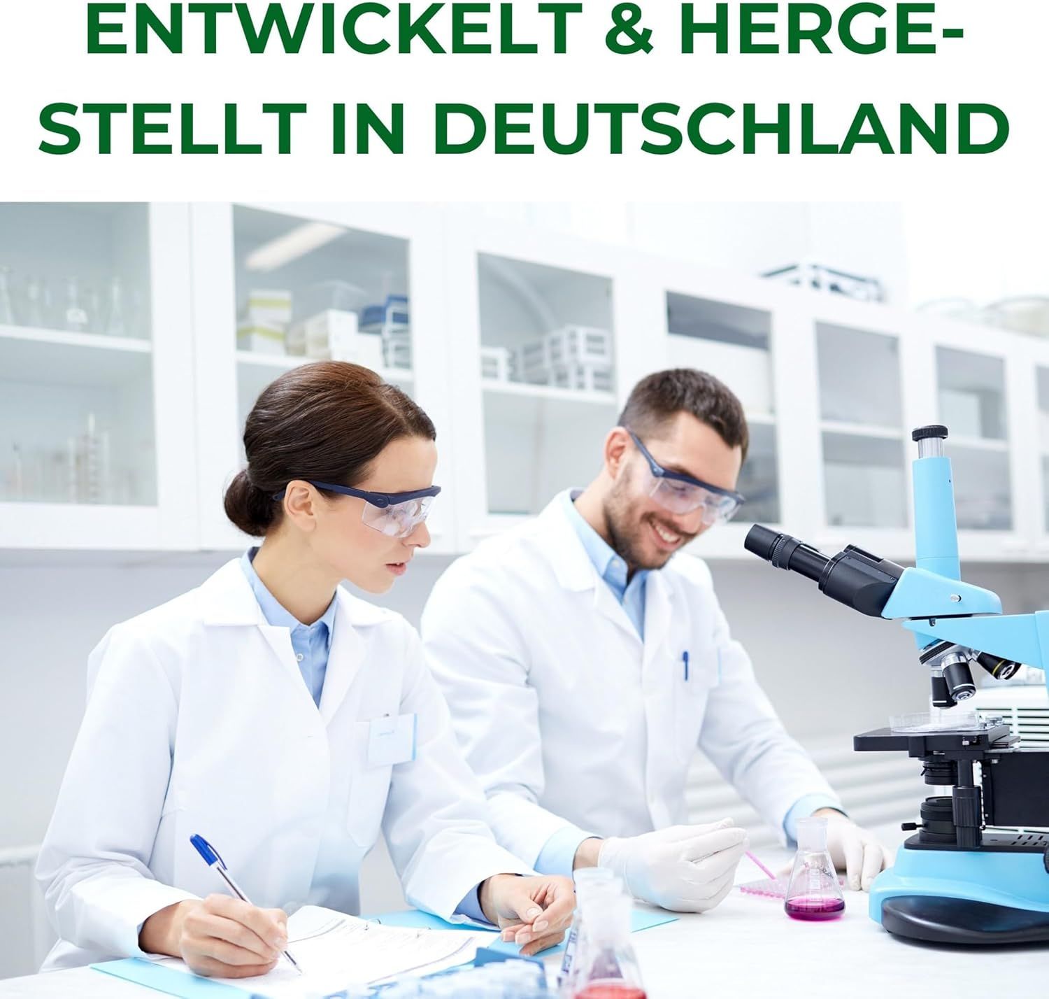 Scienziati in laboratorio. Testo: Sviluppato e prodotto in Germania. Microscopio, occhiali protettivi, camici da laboratorio.