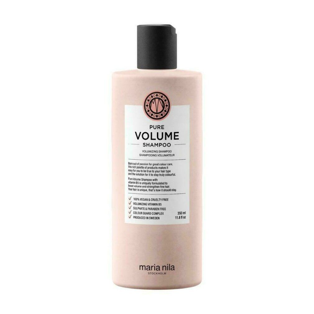 Flacone di shampoo rosa con tappo nero. Etichetta con testo: Pure Volume Shampoo. Marchio: Maria Nila. Vegano e cruelty-free.