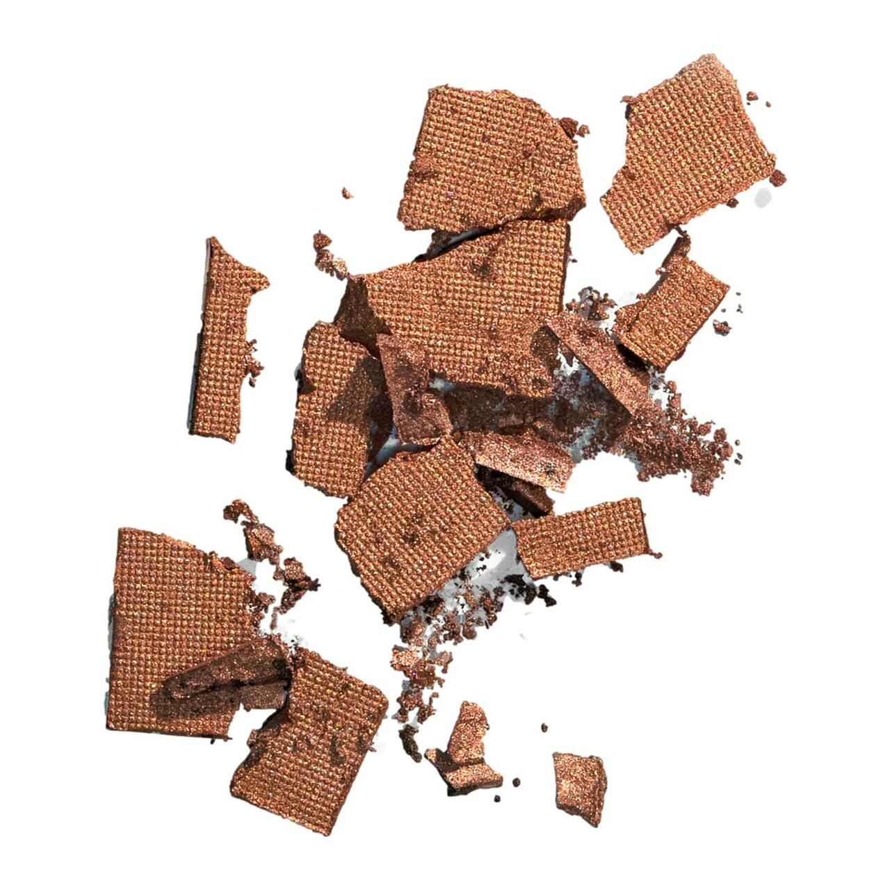 Frammenti di polvere Color Wow Root Cover Up dorata. Su sfondo bianco.