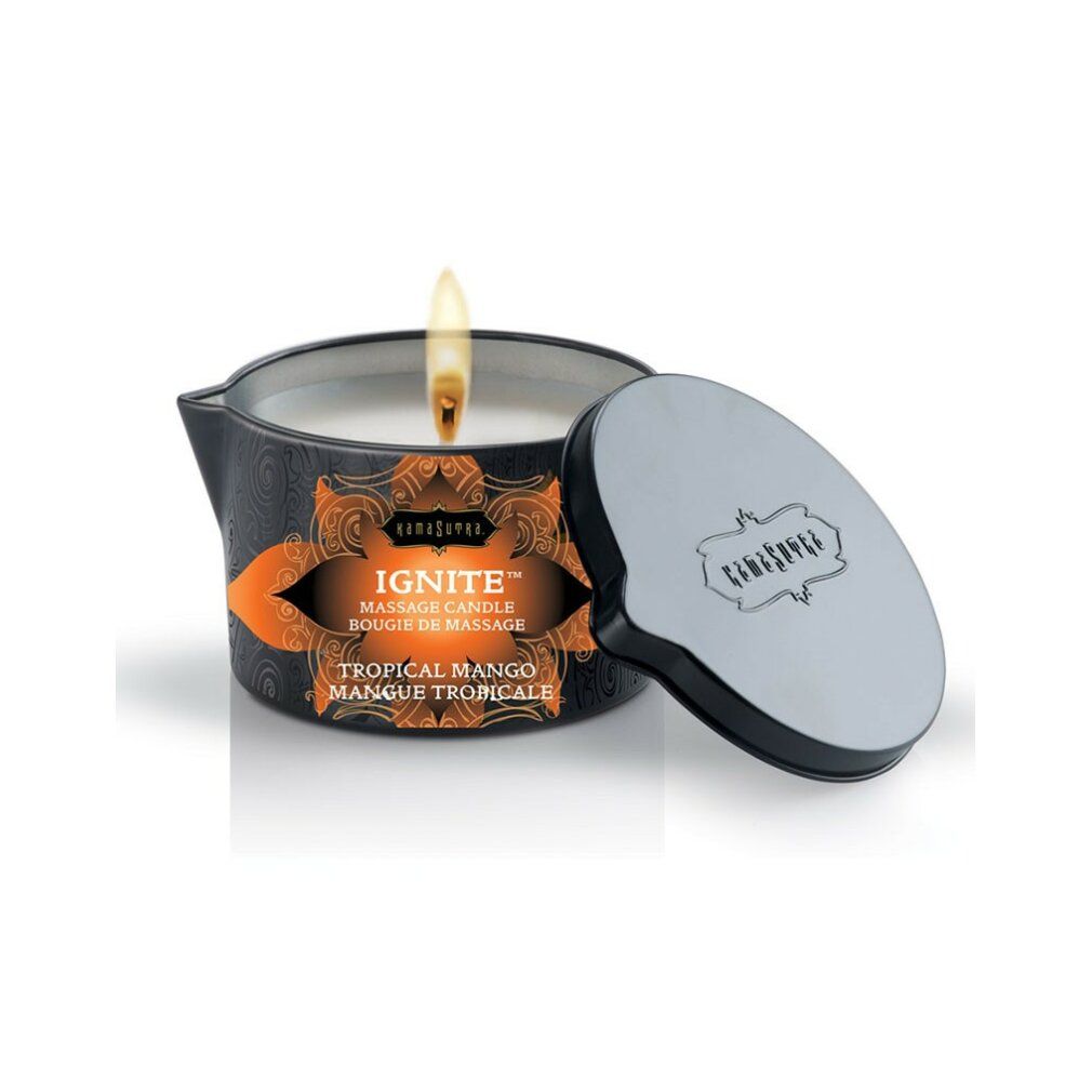 Candela da massaggio con coperchio. Contenitore nero con etichetta arancione. Scritta: Ignite Tropical Mango.