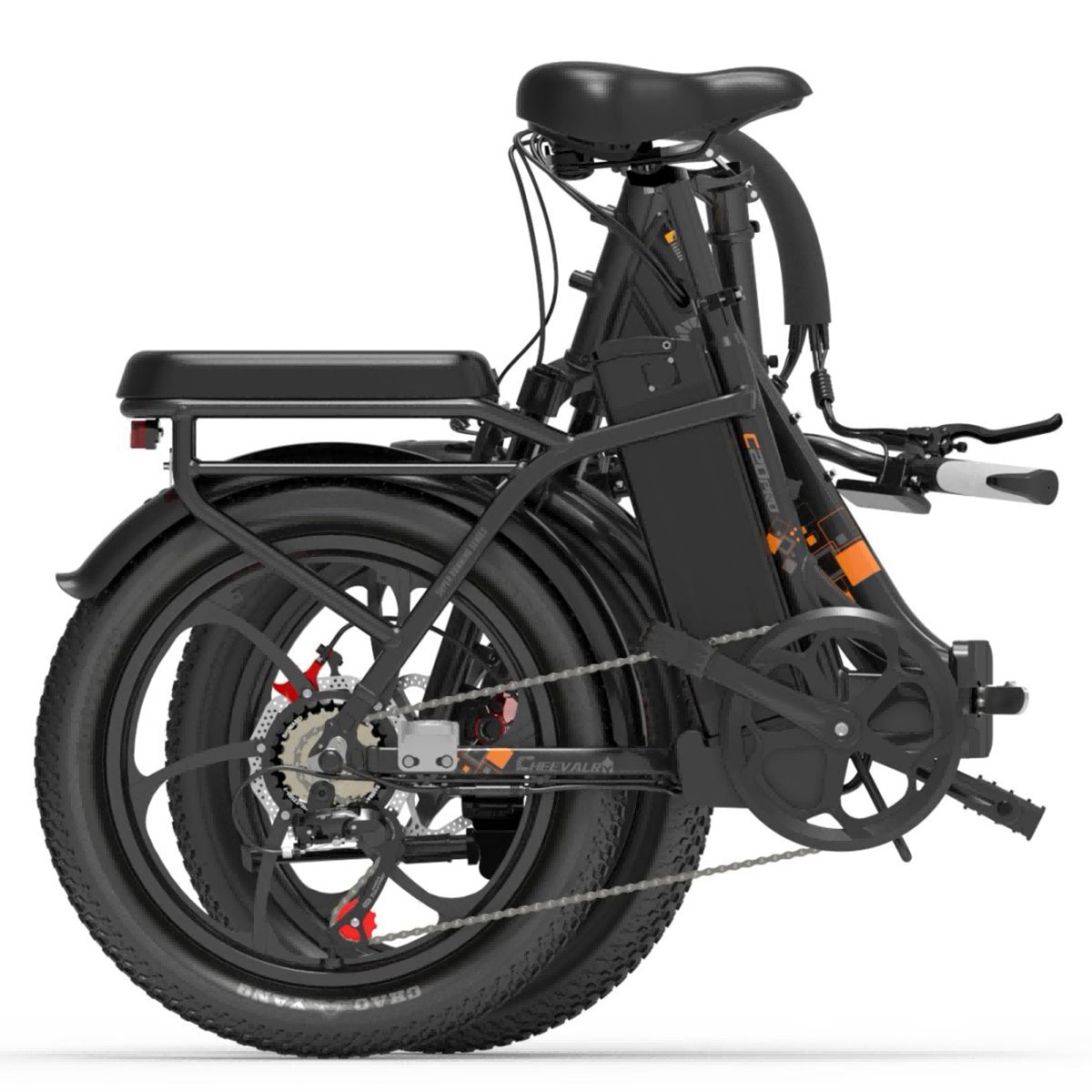 Bicicletta elettrica nera piegata. Visibile: batteria, ruota posteriore, catena e dettagli arancioni.