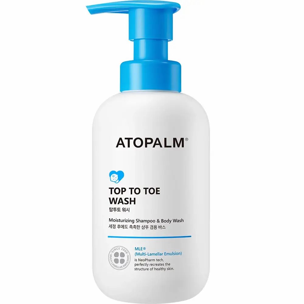 Flacone bianco con erogatore blu. Scritta: ATOPALM TOP TO TOE WASH. Shampoo e bagnoschiuma idratante.
